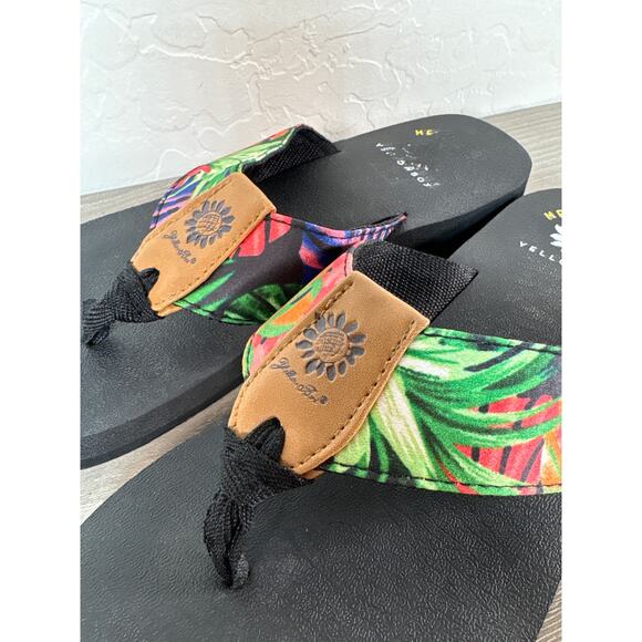 Yellow Box Flip Flops, Palm Print Tropical Leaves Green Orange Red Sz 7 Sandals - Picture 2 of 7